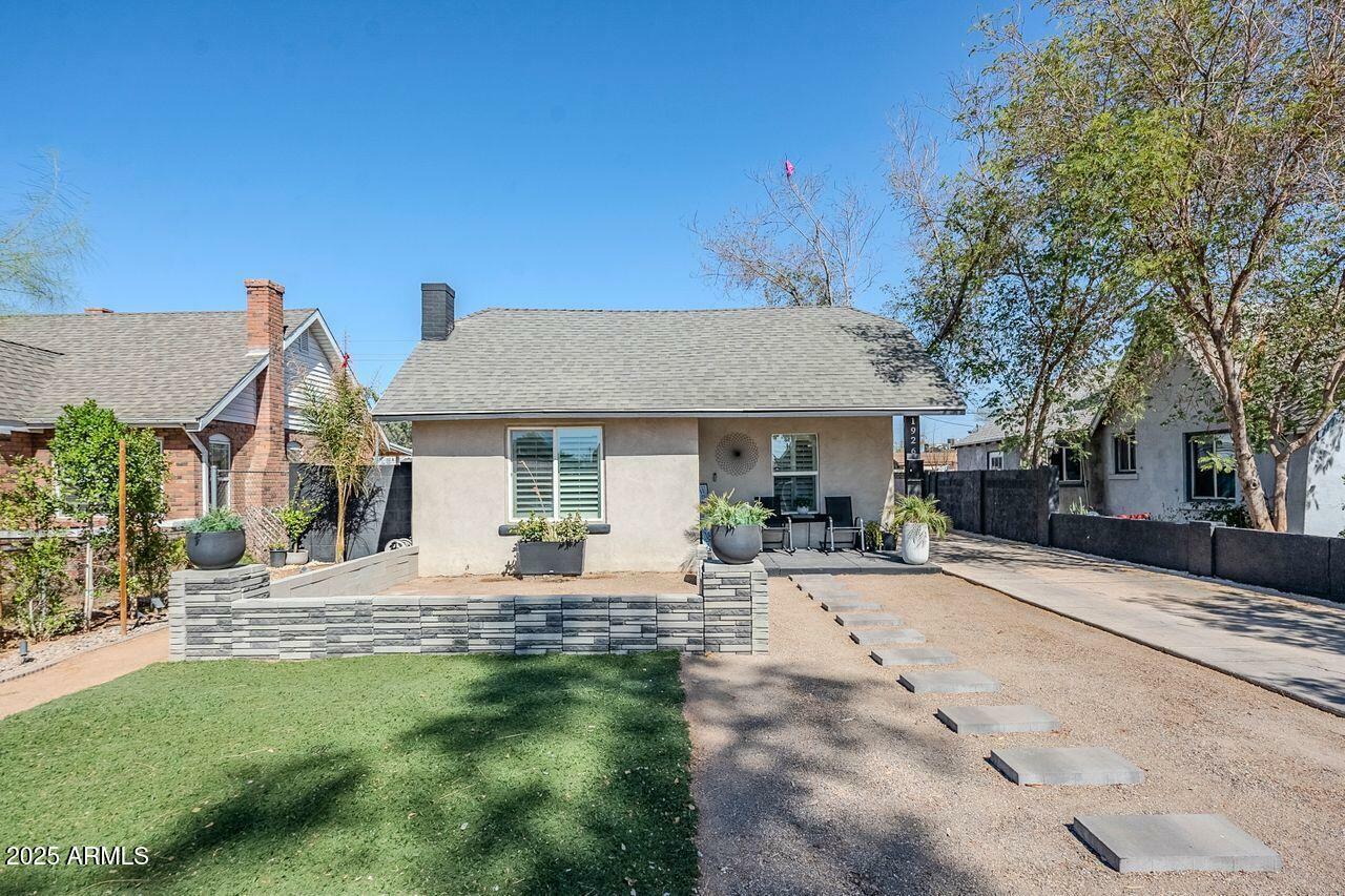 Property Photo:  1926 W Holly Street  AZ 85009 