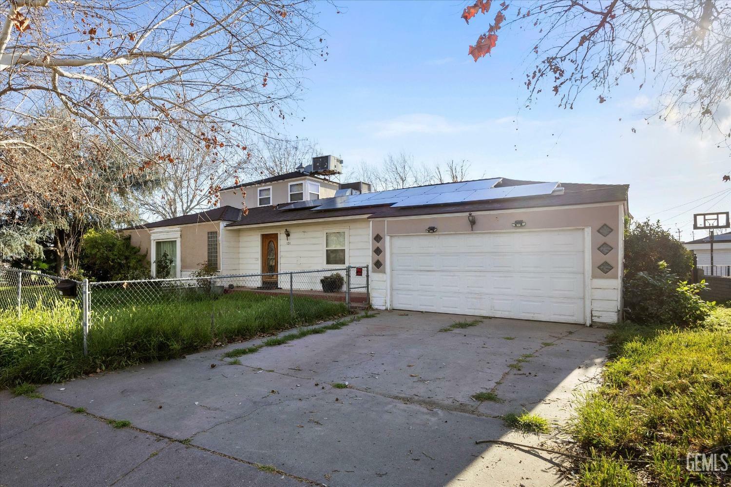 Property Photo:  131 Bedford Way  CA 93308 
