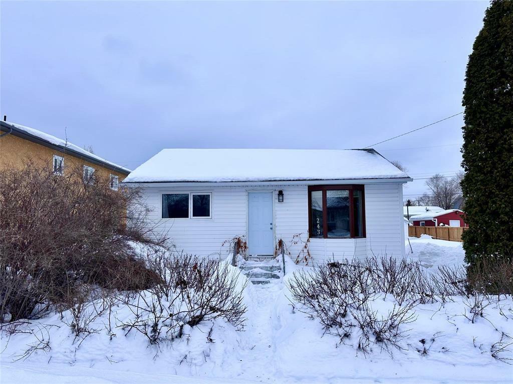 Photo de la propriété:  243 Crossley Avenue  MB R9A 1K2 