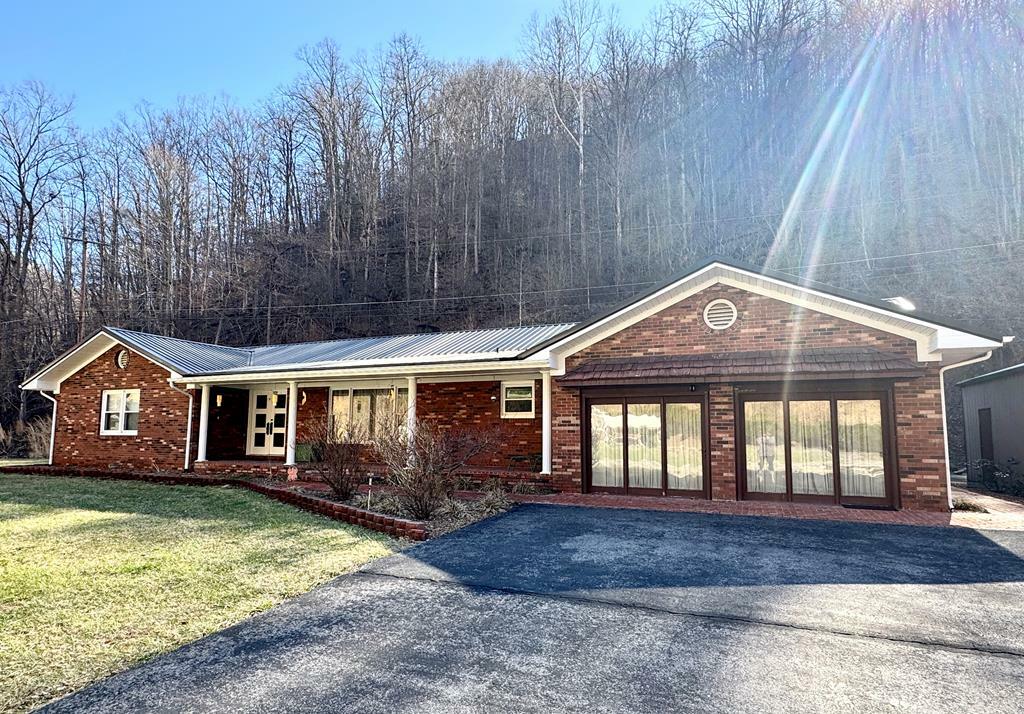 Property Photo: 4205 Feds Creek Road KY 41566