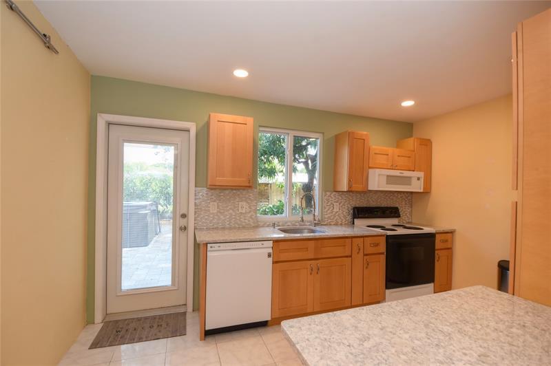 Property Photo: 4820 NE 1st Ter FL 33334