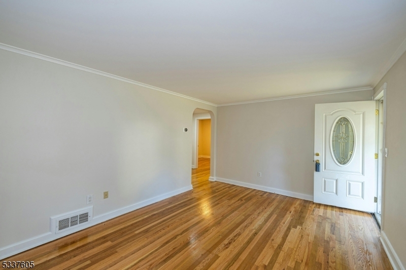 Property Photo:  324 William St  NJ 07076 