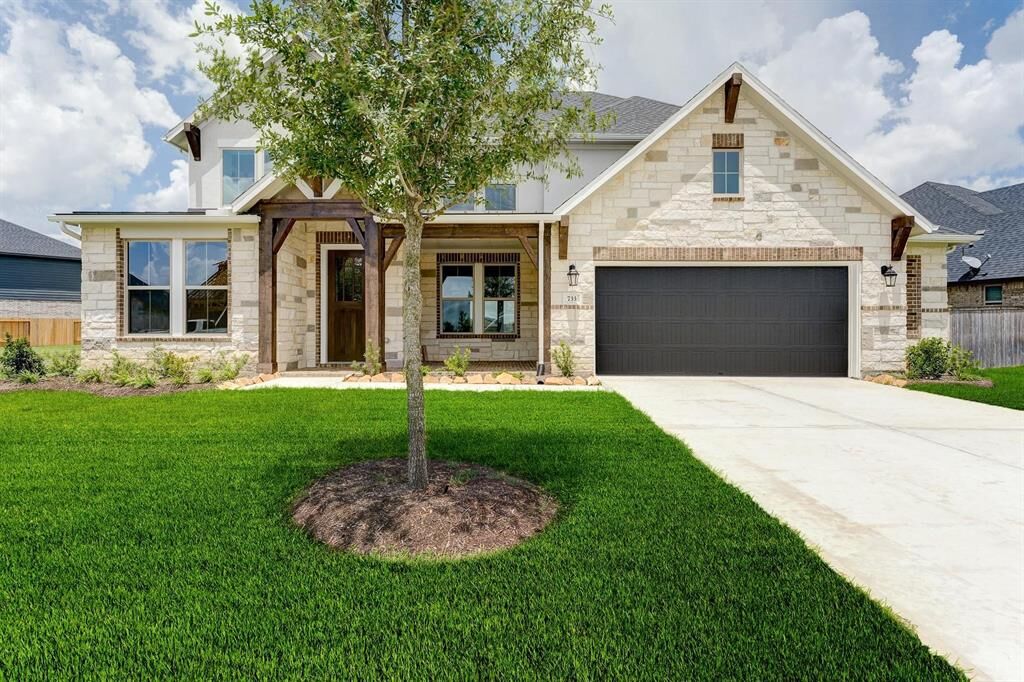 Property Photo: 733 Corbin Crest Trail TX 77571