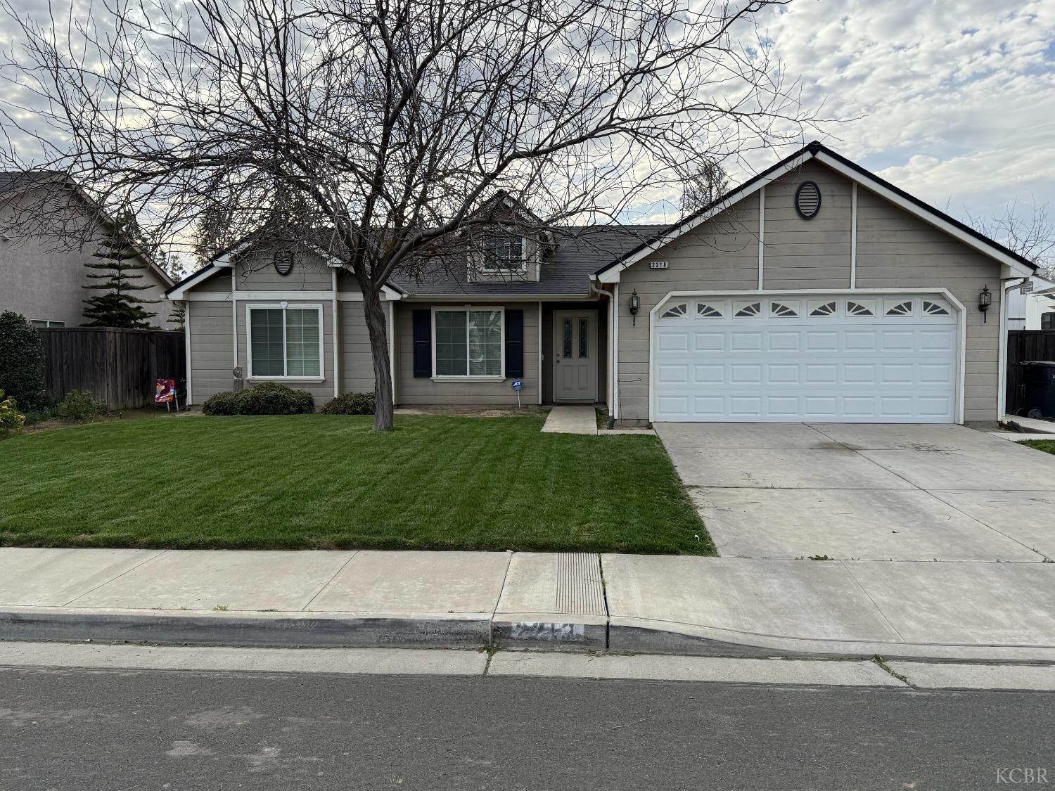 Property Photo: 2218 N Arbor Avenue CA 93230