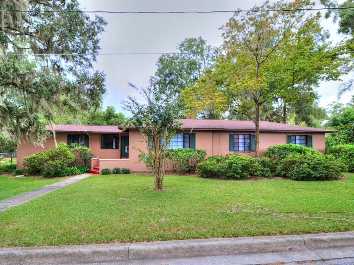 Property Photo: 1034 NE 11th Street FL 34470