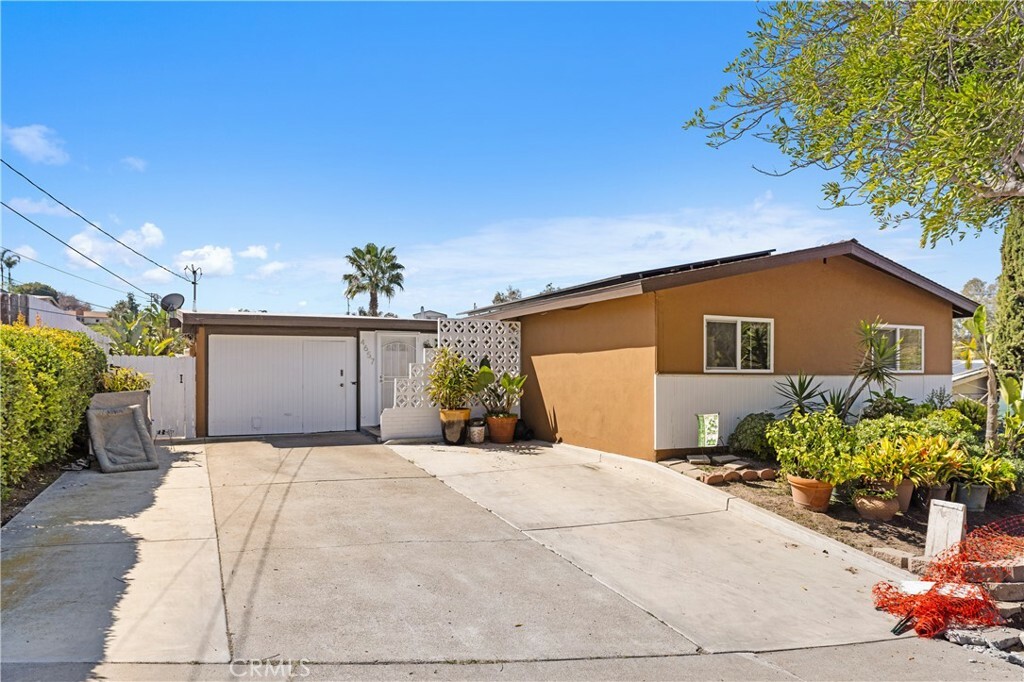 Property Photo:  4657 Chateau Place  CA 92117 