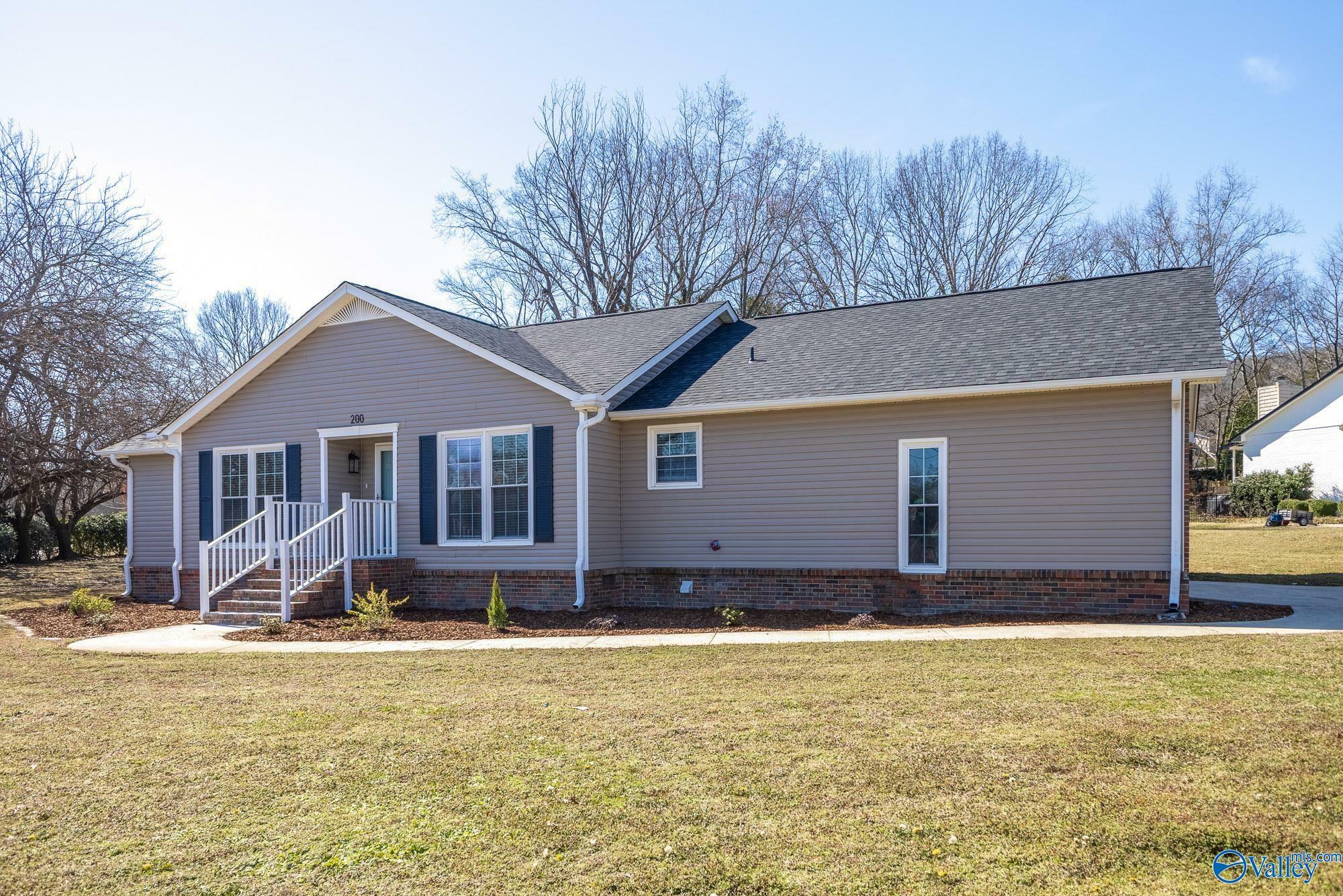 Property Photo: 200 Creek Trail AL 35758