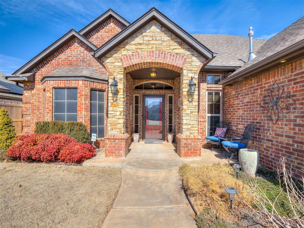 Property Photo:  557 W Pine Rose Court Way  OK 73064 