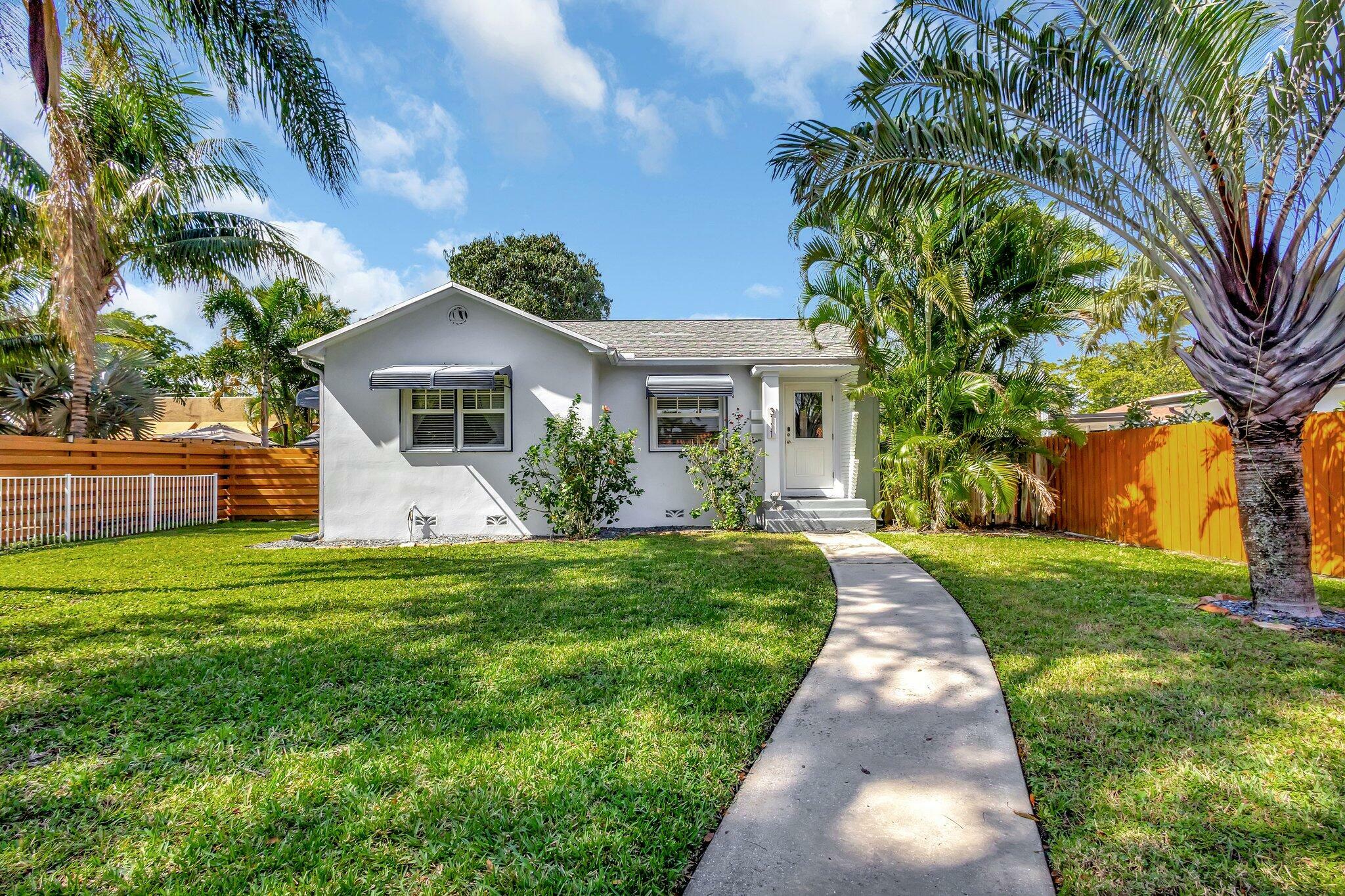 Property Photo:  3111 Poinsettia Avenue  FL 33407 