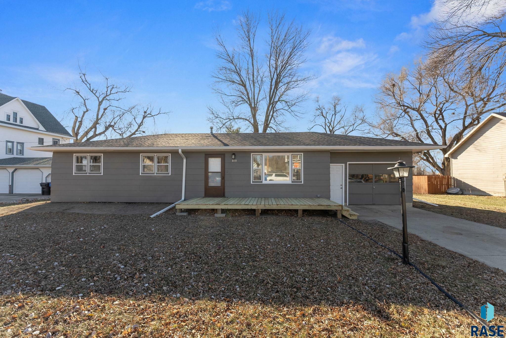 Property Photo:  609 W 4th Ave  SD 57039 