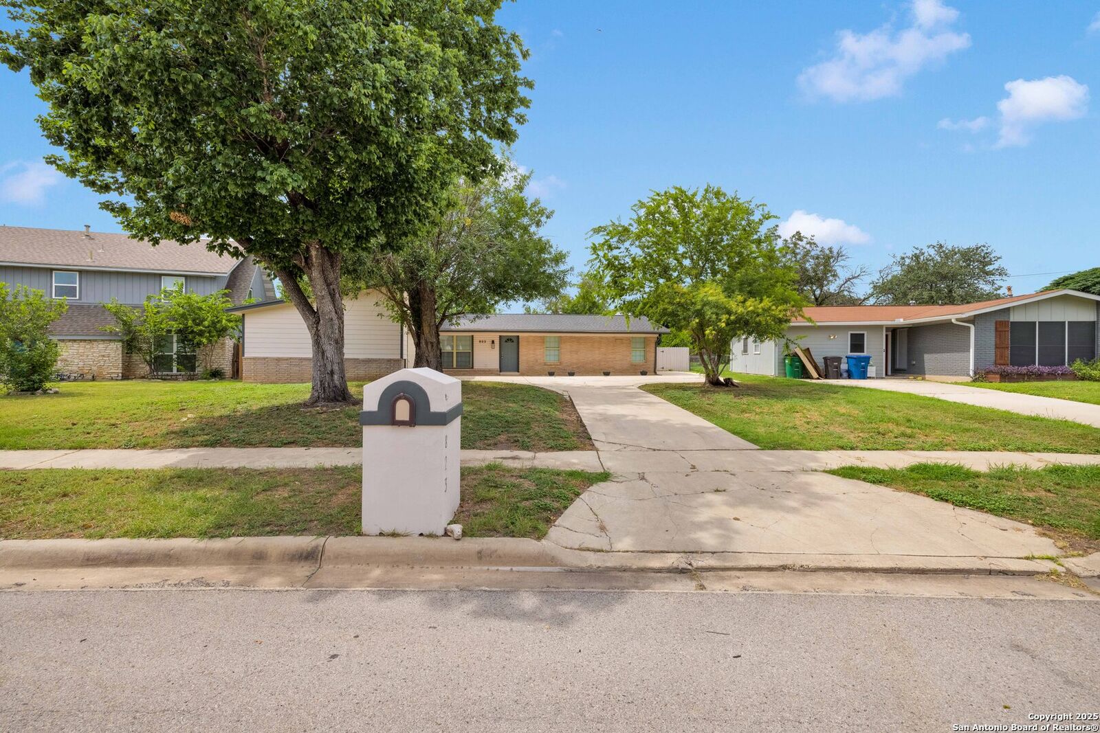 Property Photo:  823 Briarcliff Dr  TX 78213 