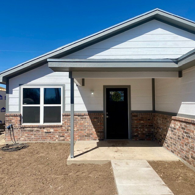 Property Photo:  1812 Ellis St  TX 76905 