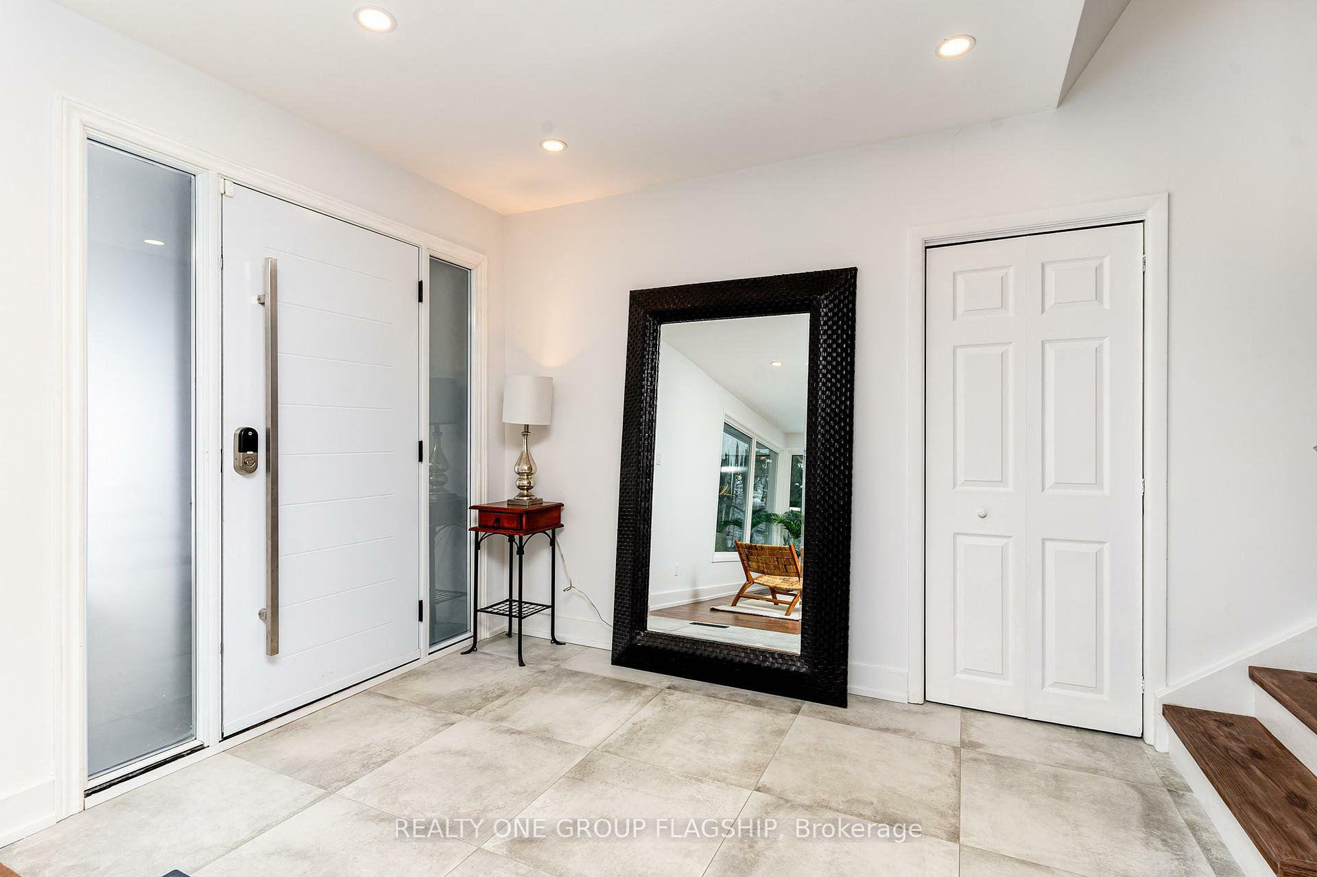 Property Photo: 1135 Greenoaks Dr ON L5J 3A1