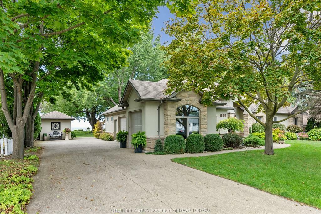 Property Photo: 335 Island Crescent ON N0P 2L0