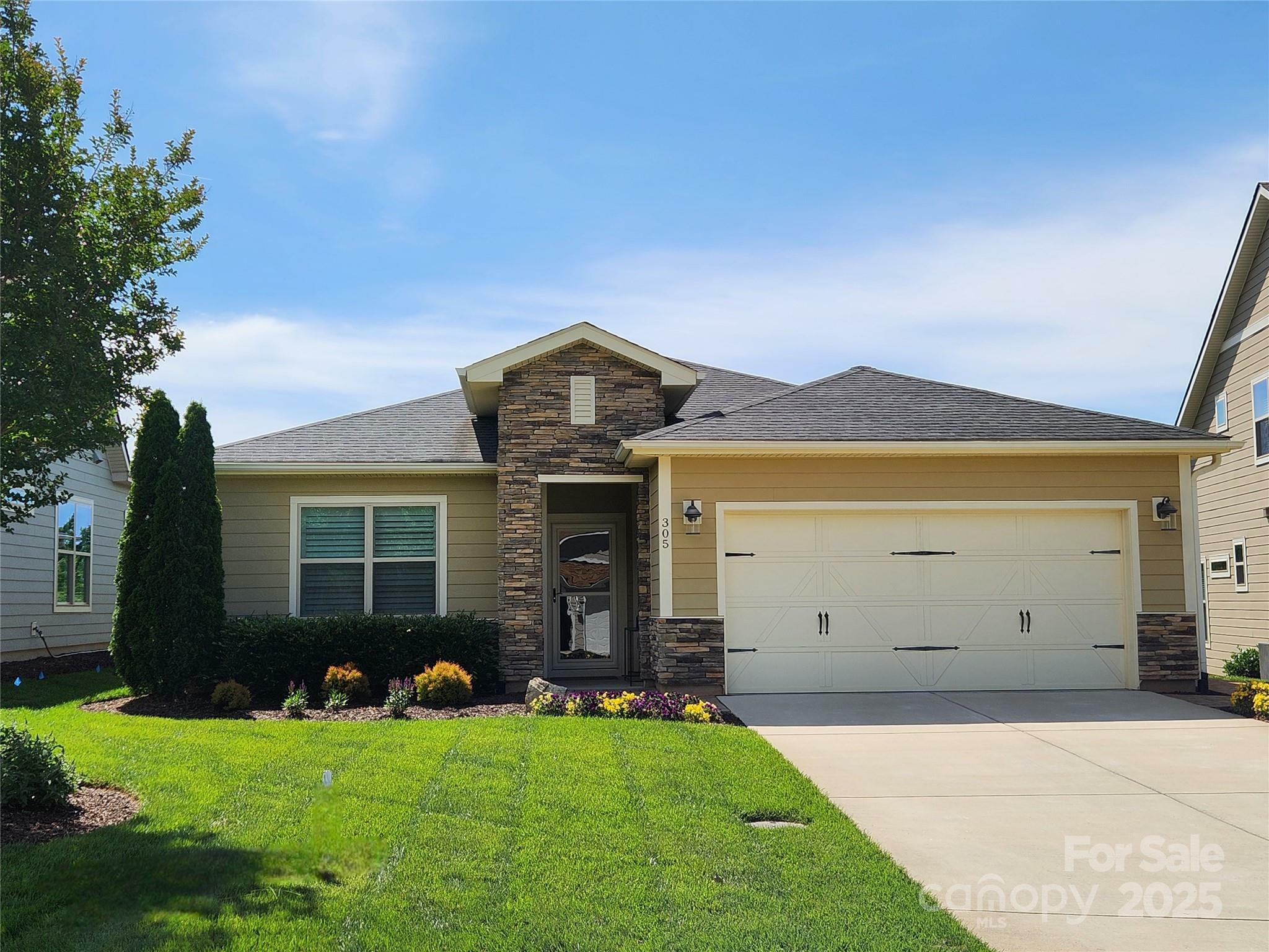 Property Photo: 305 Hemlock Bluff Court NC 28037