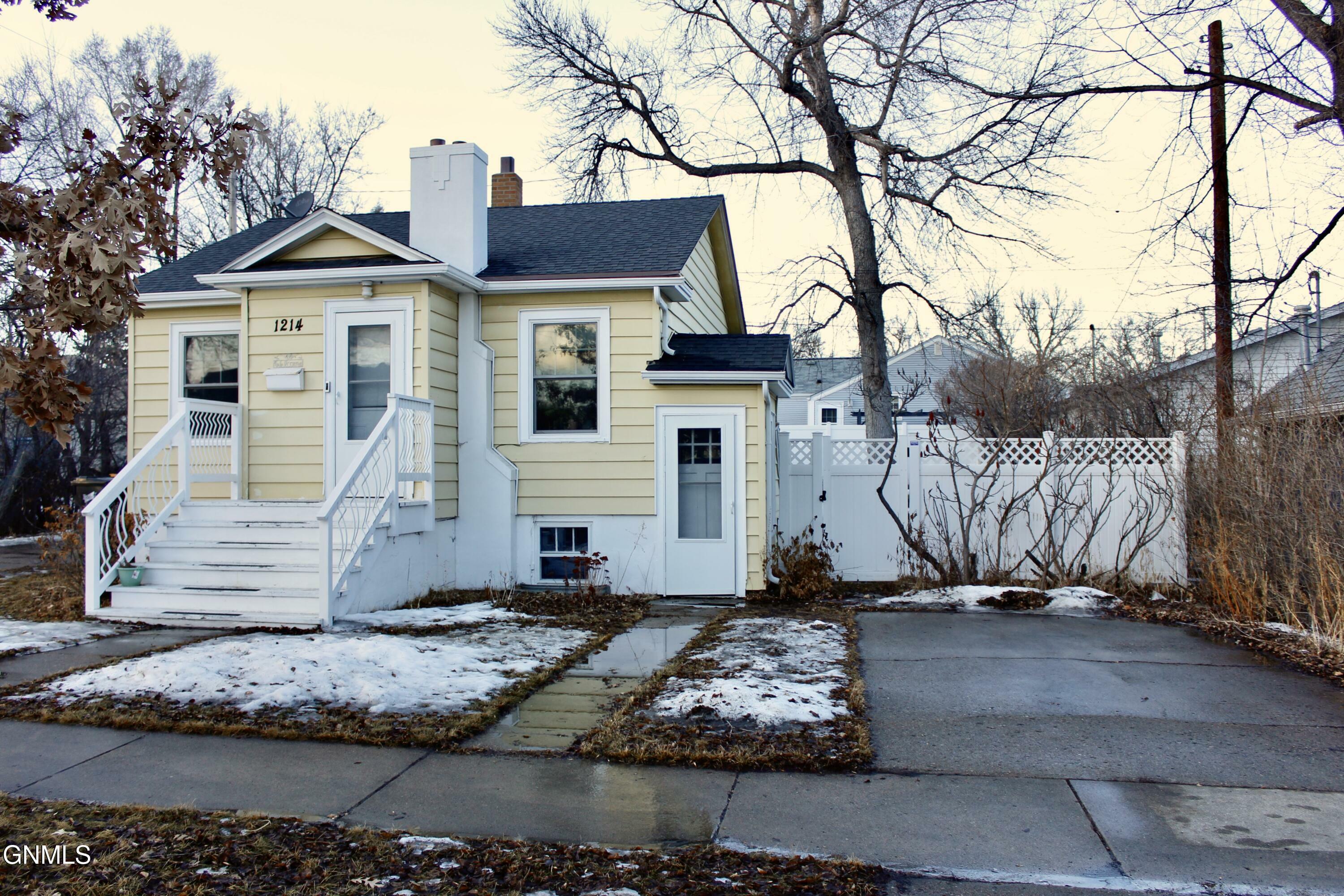 Property Photo:  1214 C Avenue E  ND 58501 