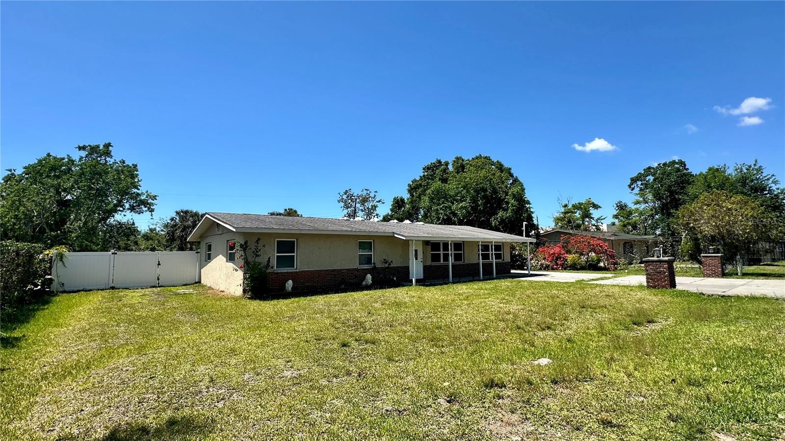 Property Photo: 605 15th Avenue Drive E FL 34221