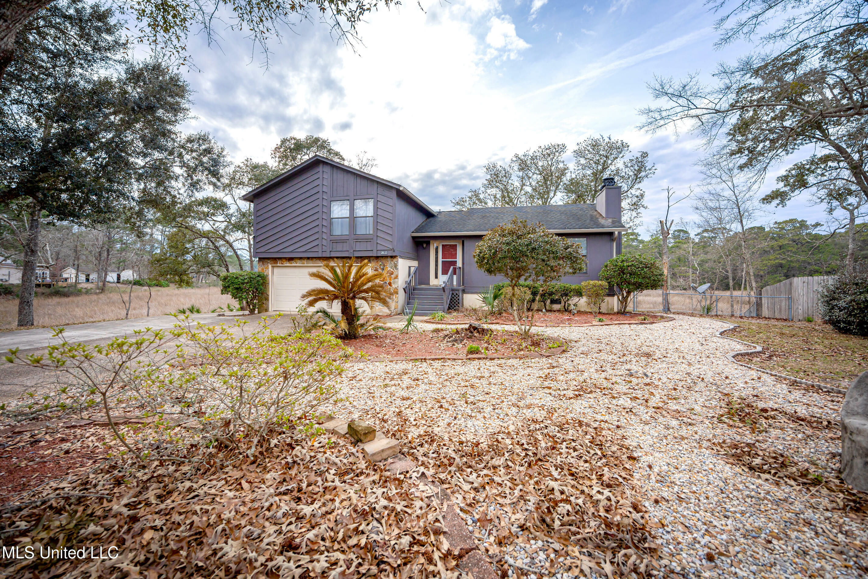 Property Photo:  2037 Old Oaks Drive  MS 39553 