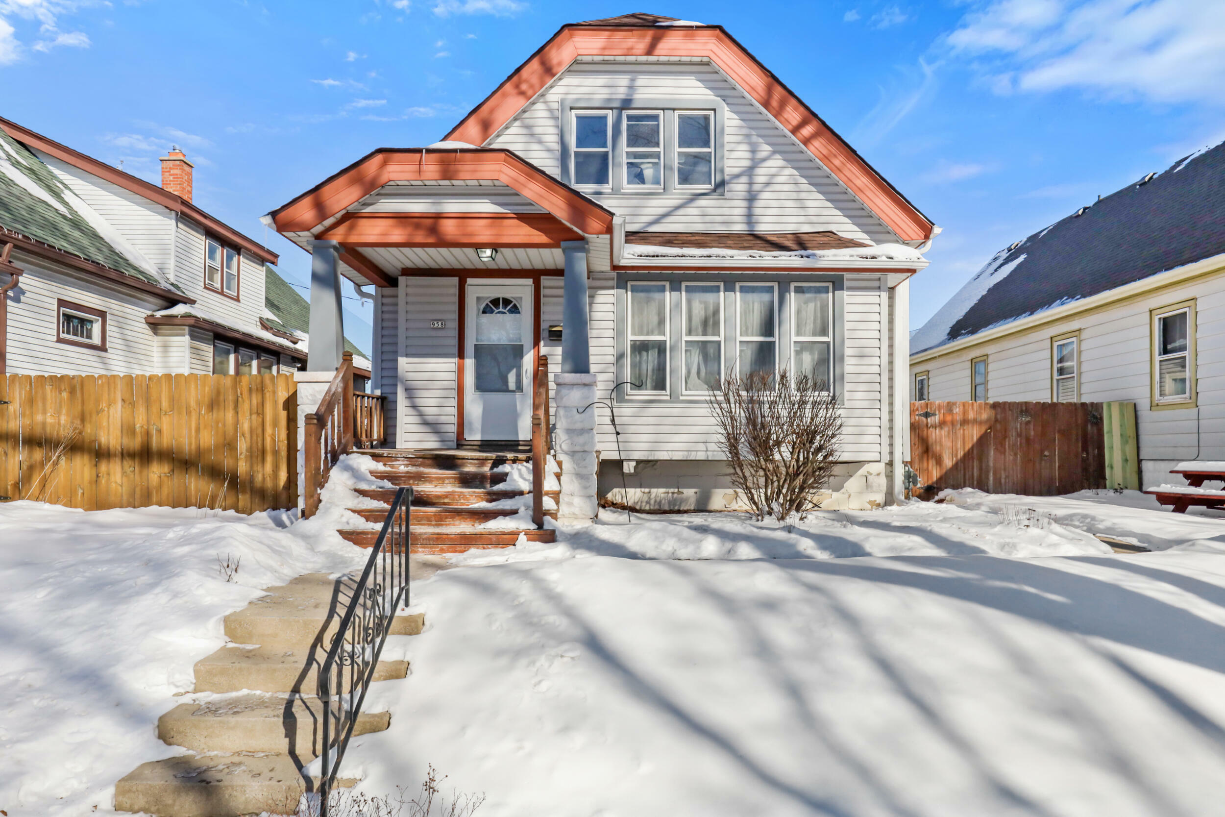 Property Photo: 958 W Manitoba St WI 53215