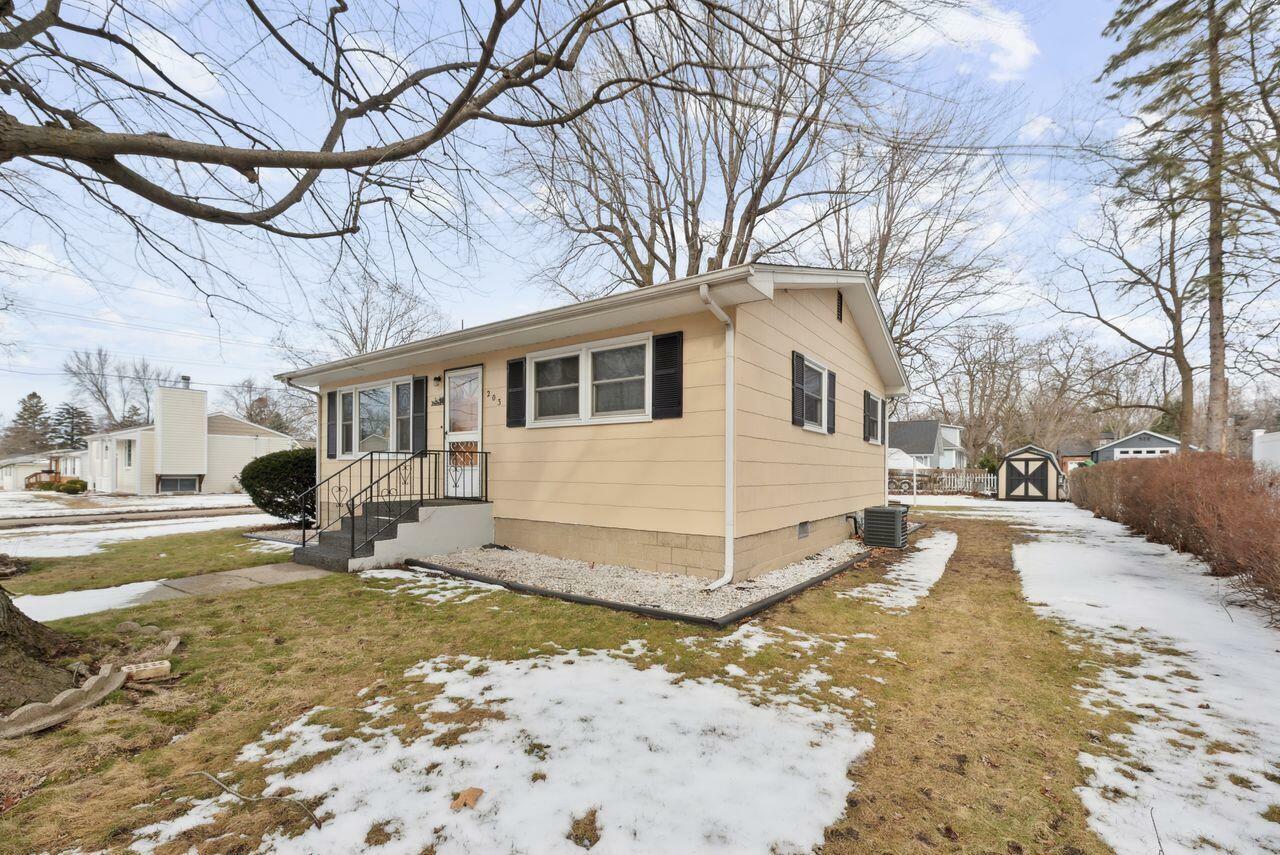 Property Photo:  203 S Harrison Street  MI 49117 