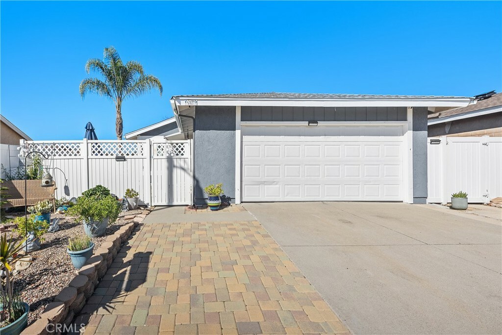 Property Photo:  27081 El Retiro  CA 92692 