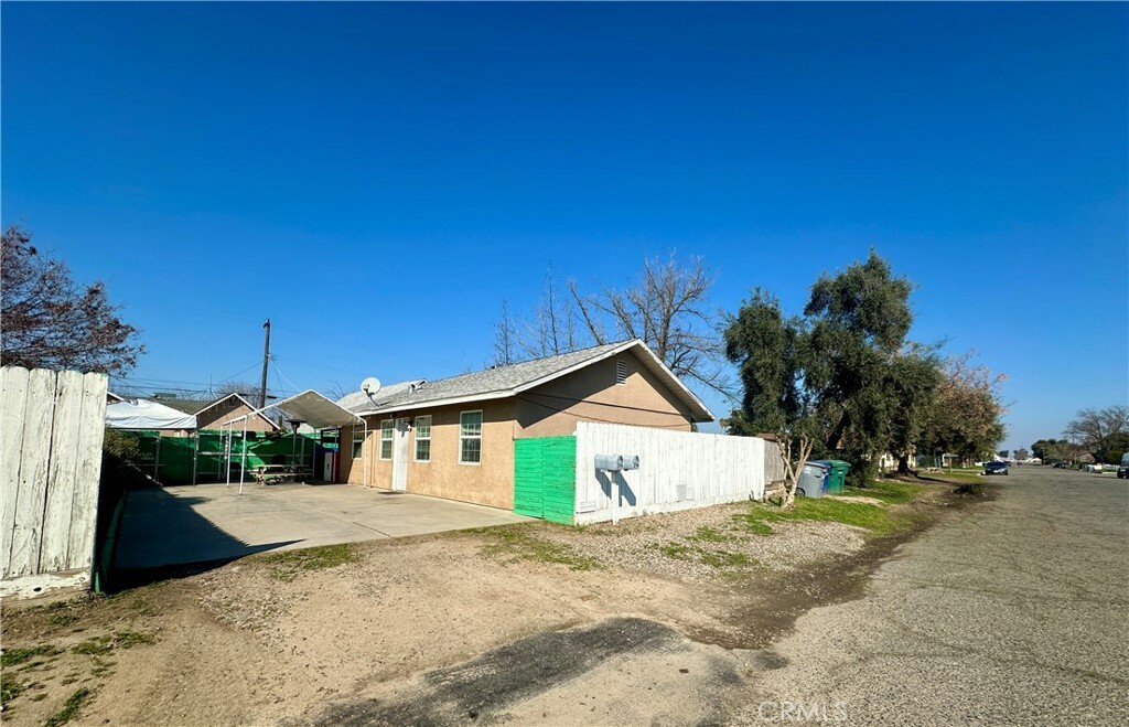 Property Photo:  435 S 4th  CA 93610 