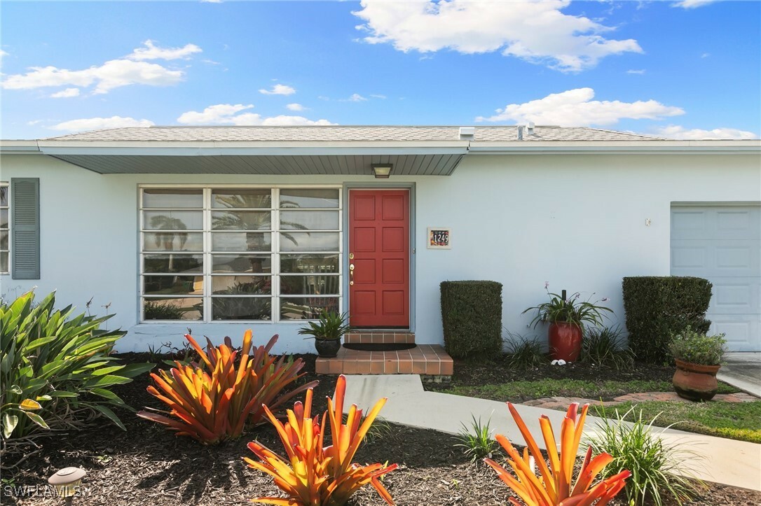 Property Photo: 1249 Jamaica Road FL 34145