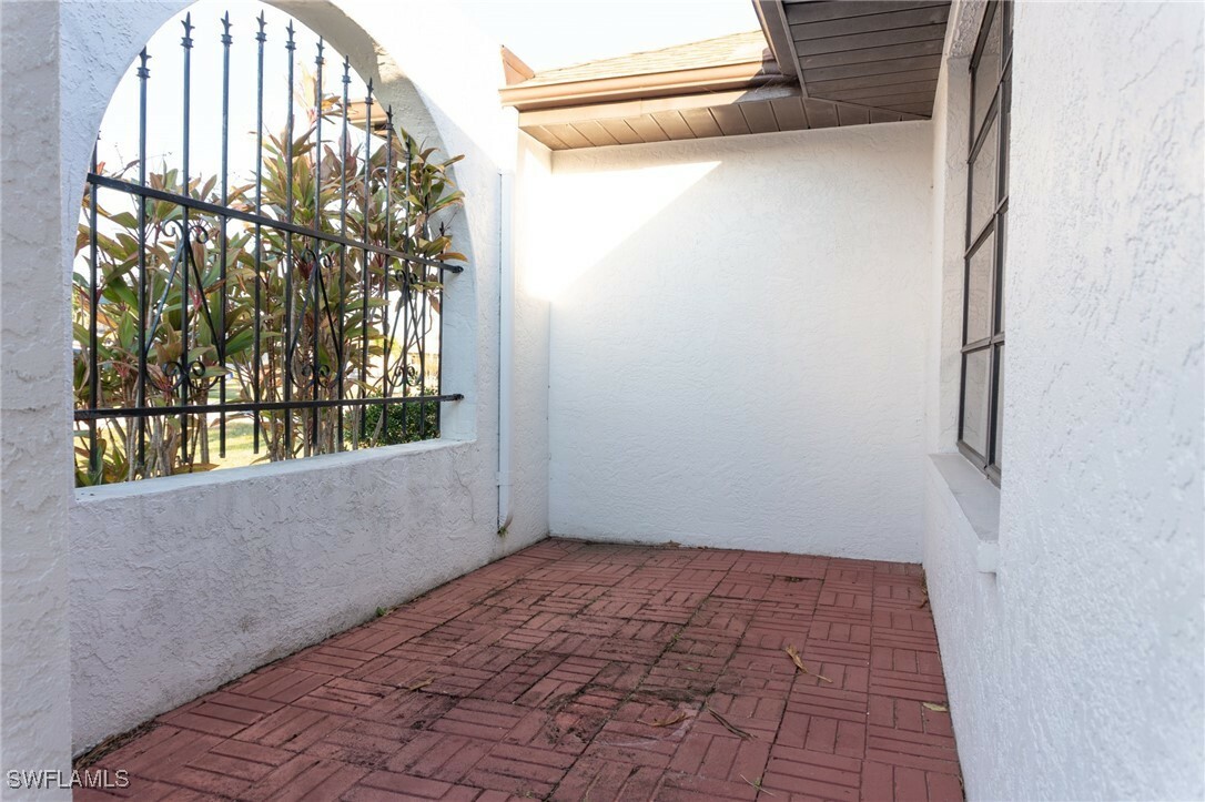 Property Photo:  1914 SE 16th Street  FL 33990 