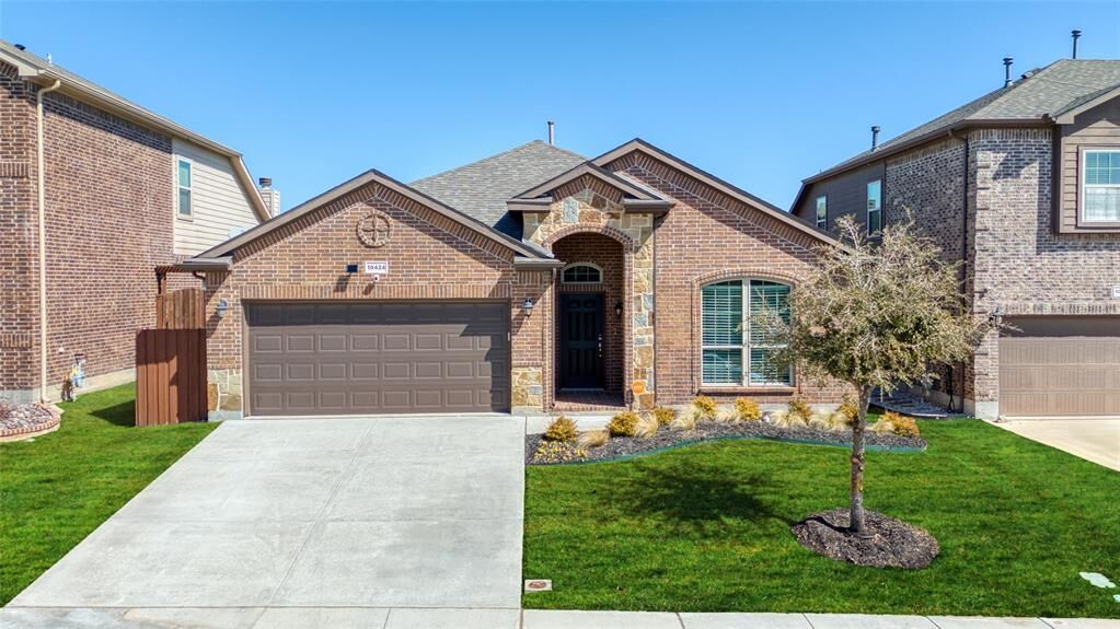 Property Photo: 10424 Misty Redwood Trail TX 76177