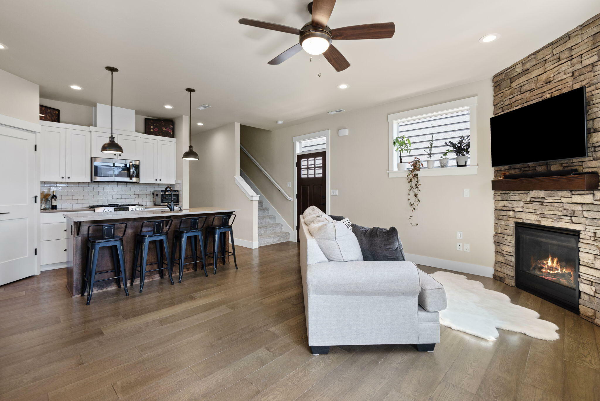 Property Photo: 3974 SW Coyote Avenue OR 97756