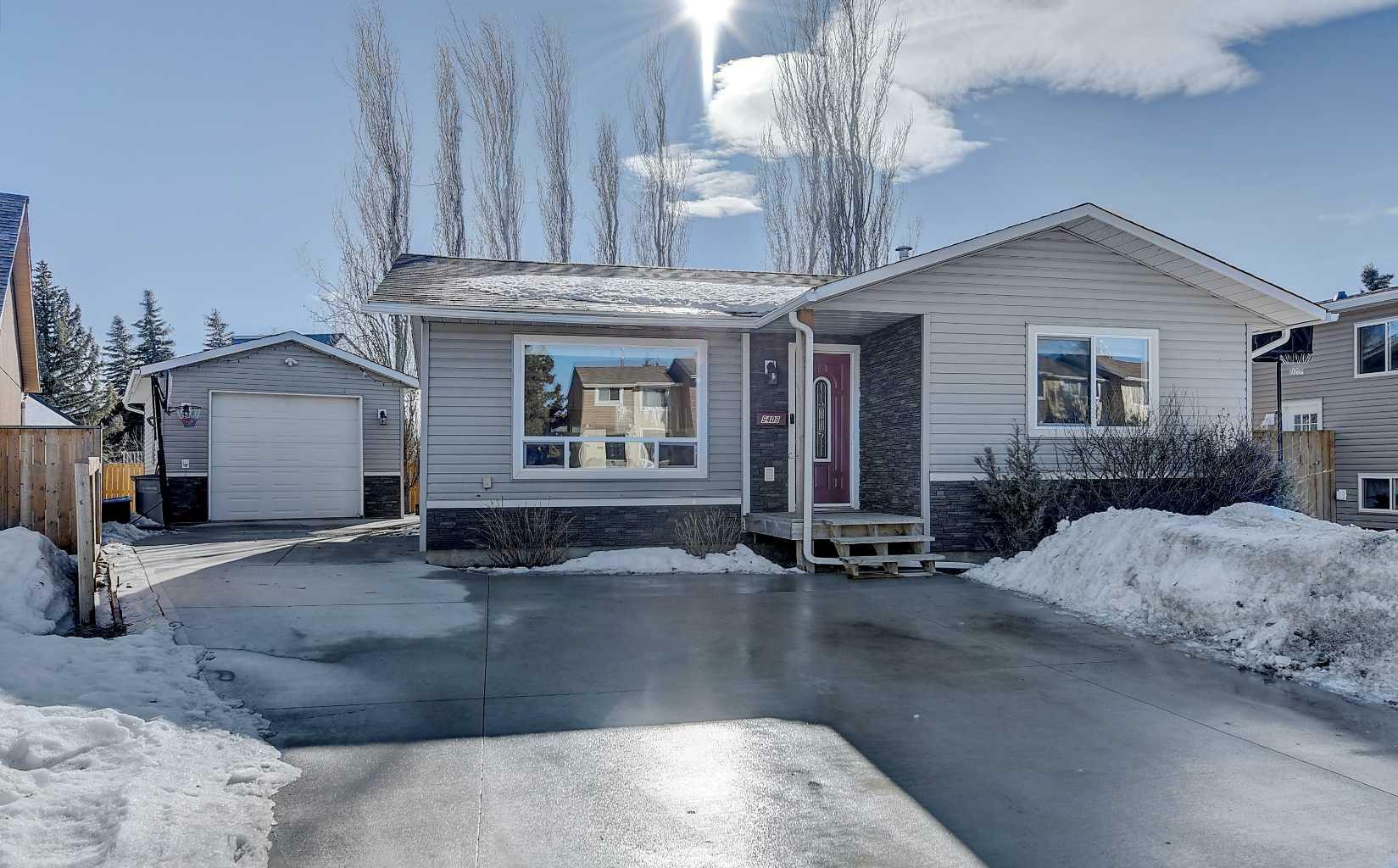 Property Photo:  9409 79 Avenue  AB T8V 5G9 