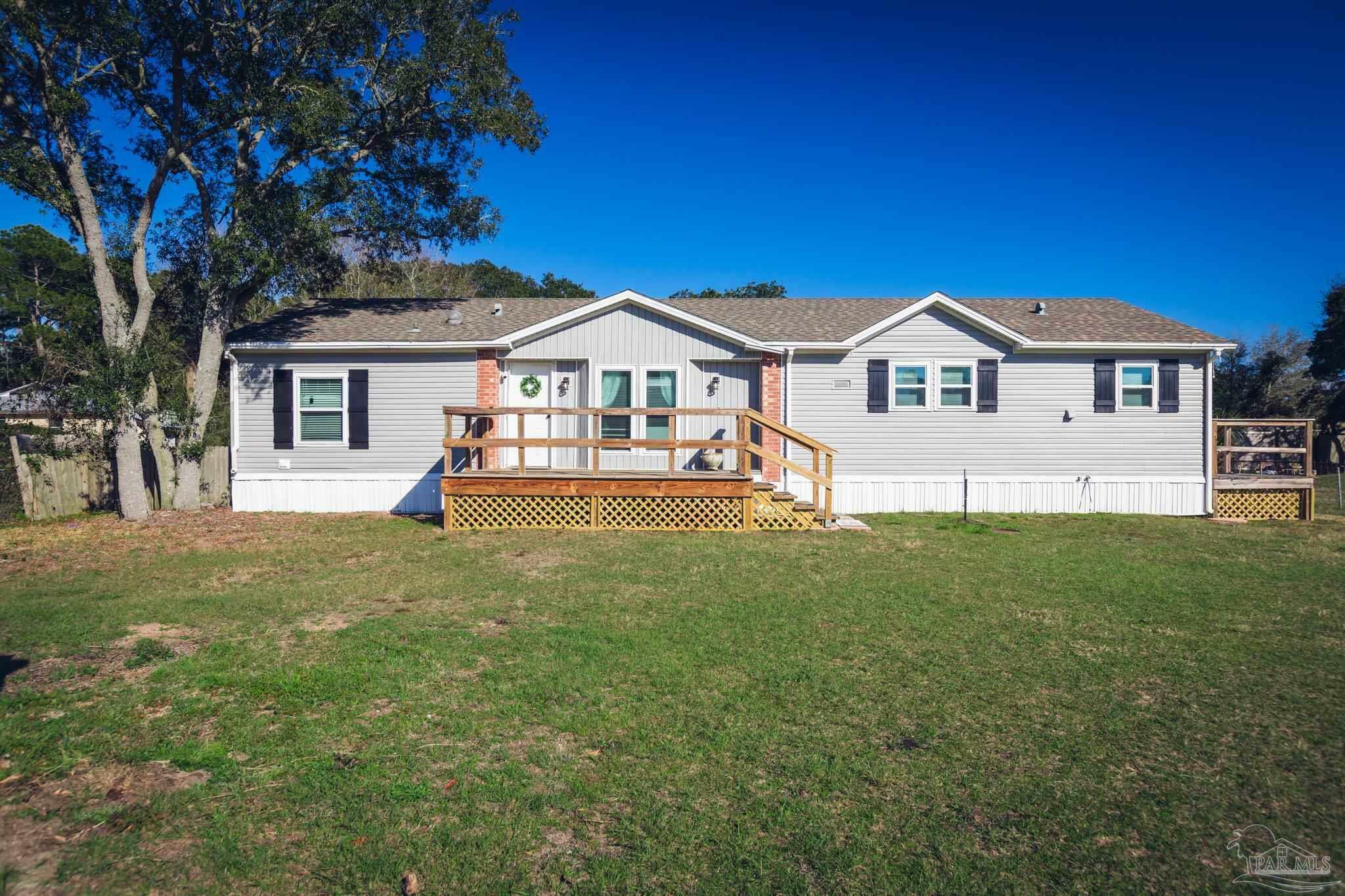 Property Photo: 5152 Viking Rd FL 32507
