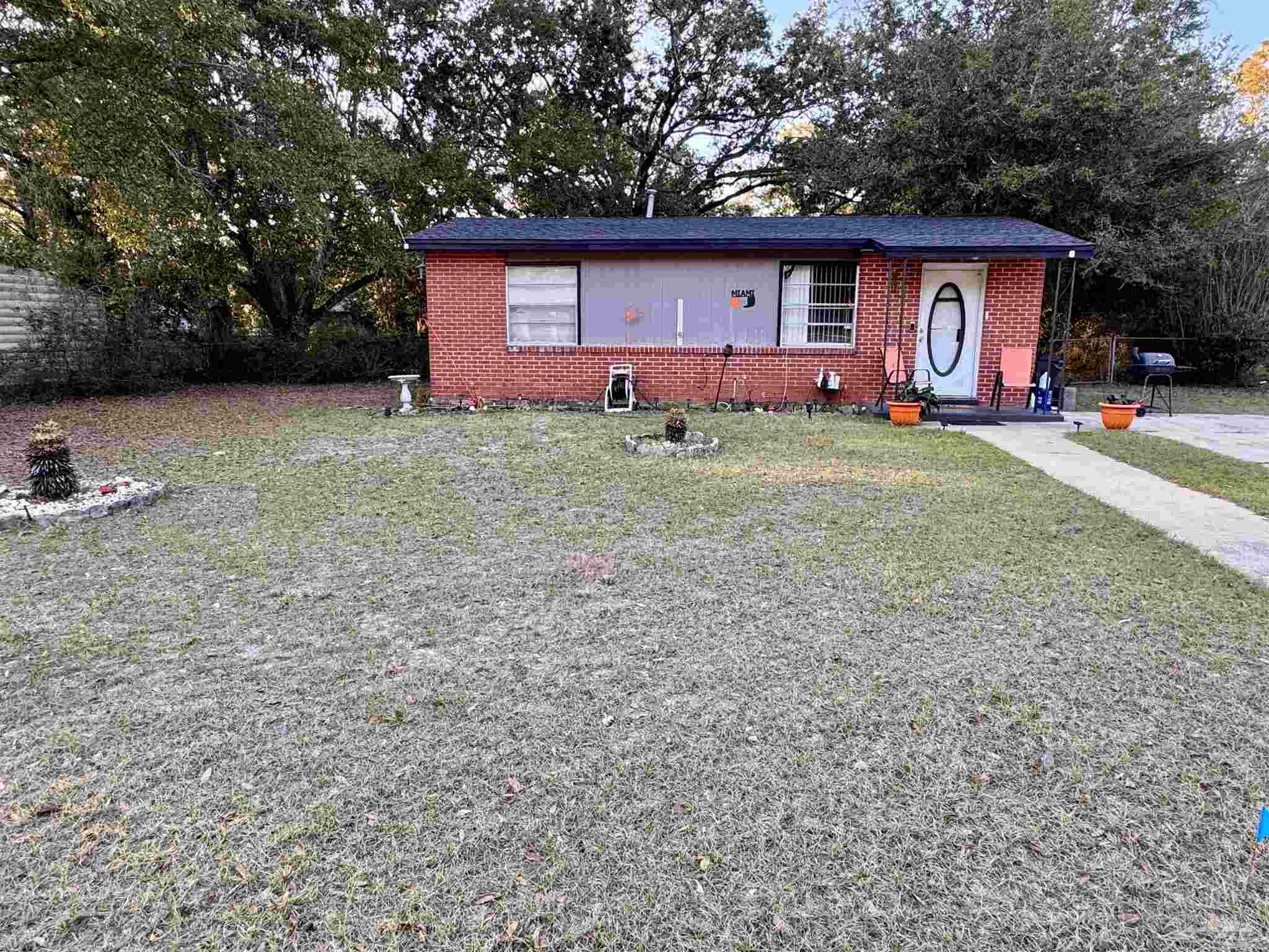 Property Photo:  704 Baker St  FL 32505 