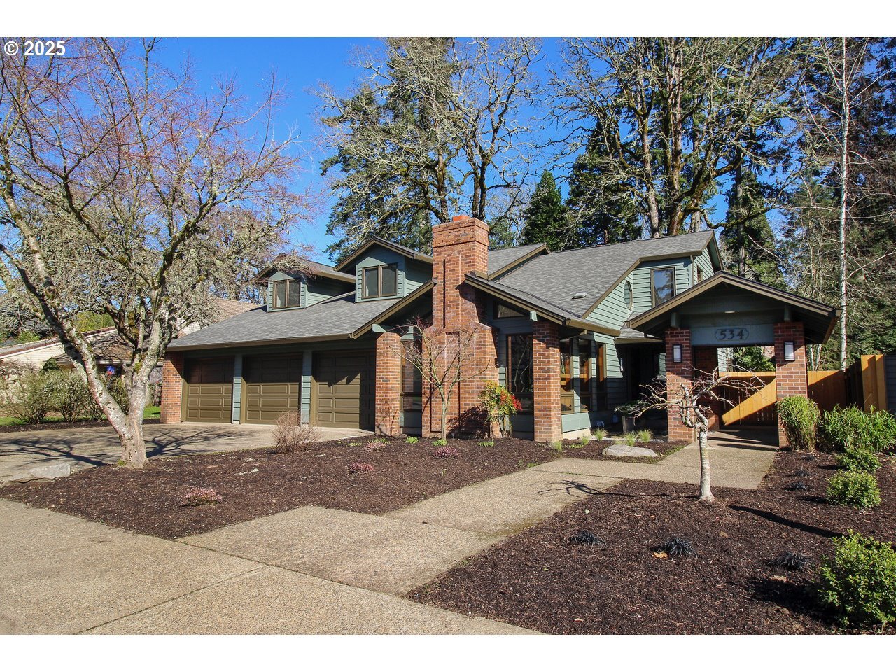 Property Photo: 534 NE Geraldine Dr OR 97124