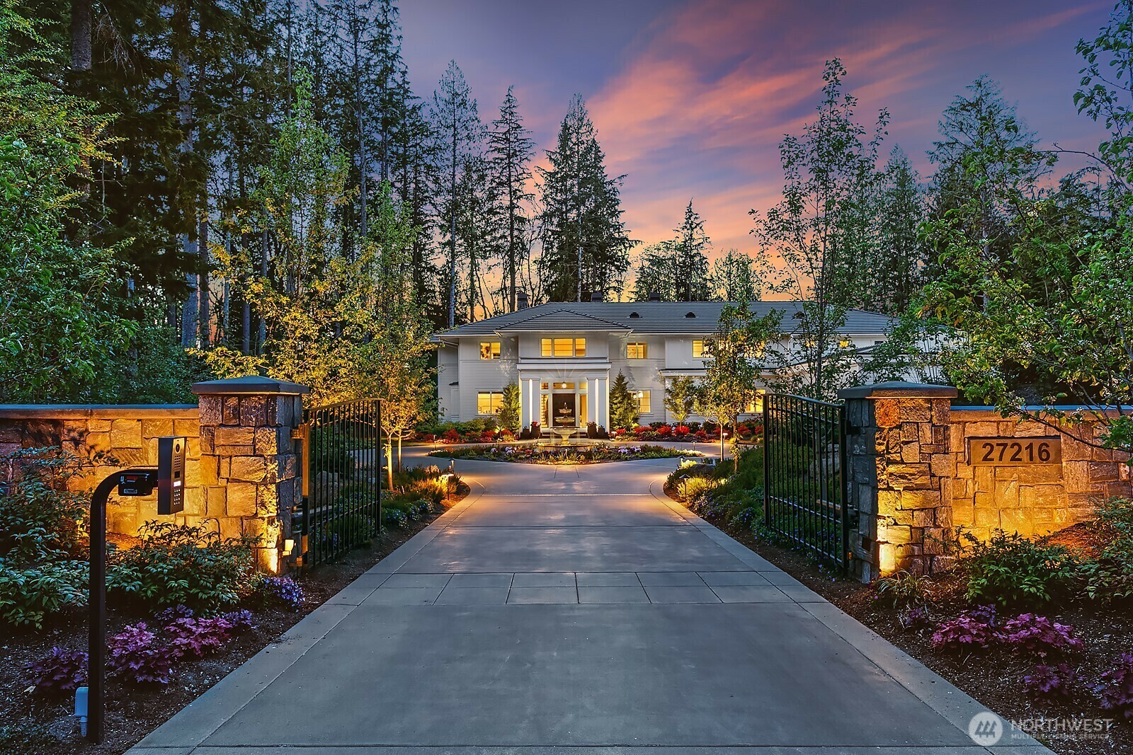 Property Photo: 27216 SE Grand Ridge Drive WA 98029
