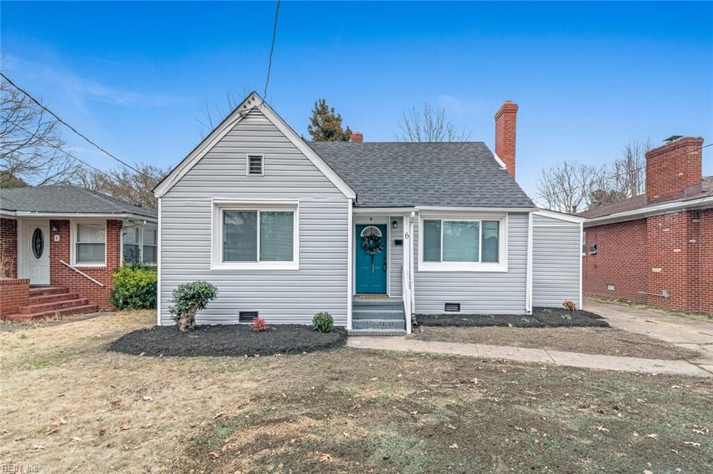 Property Photo:  6 Suburban Pw  VA 23661 