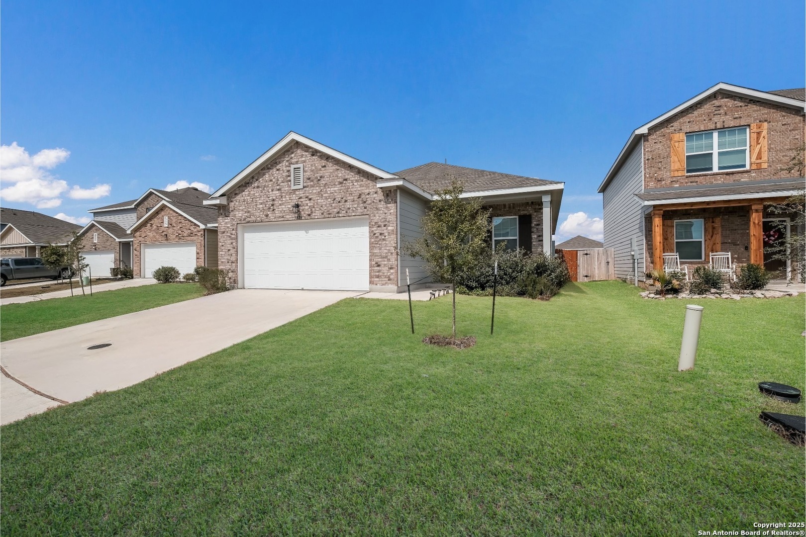 Property Photo: 5923 Pearl Mdw TX 78109