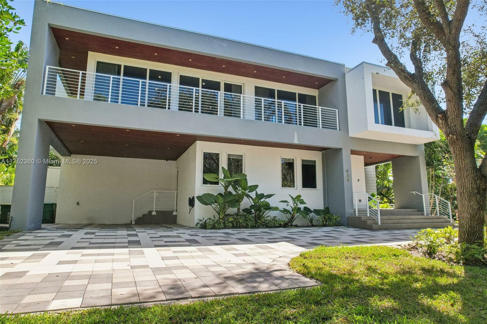 Property Photo: 425 Harbor Dr FL 33149