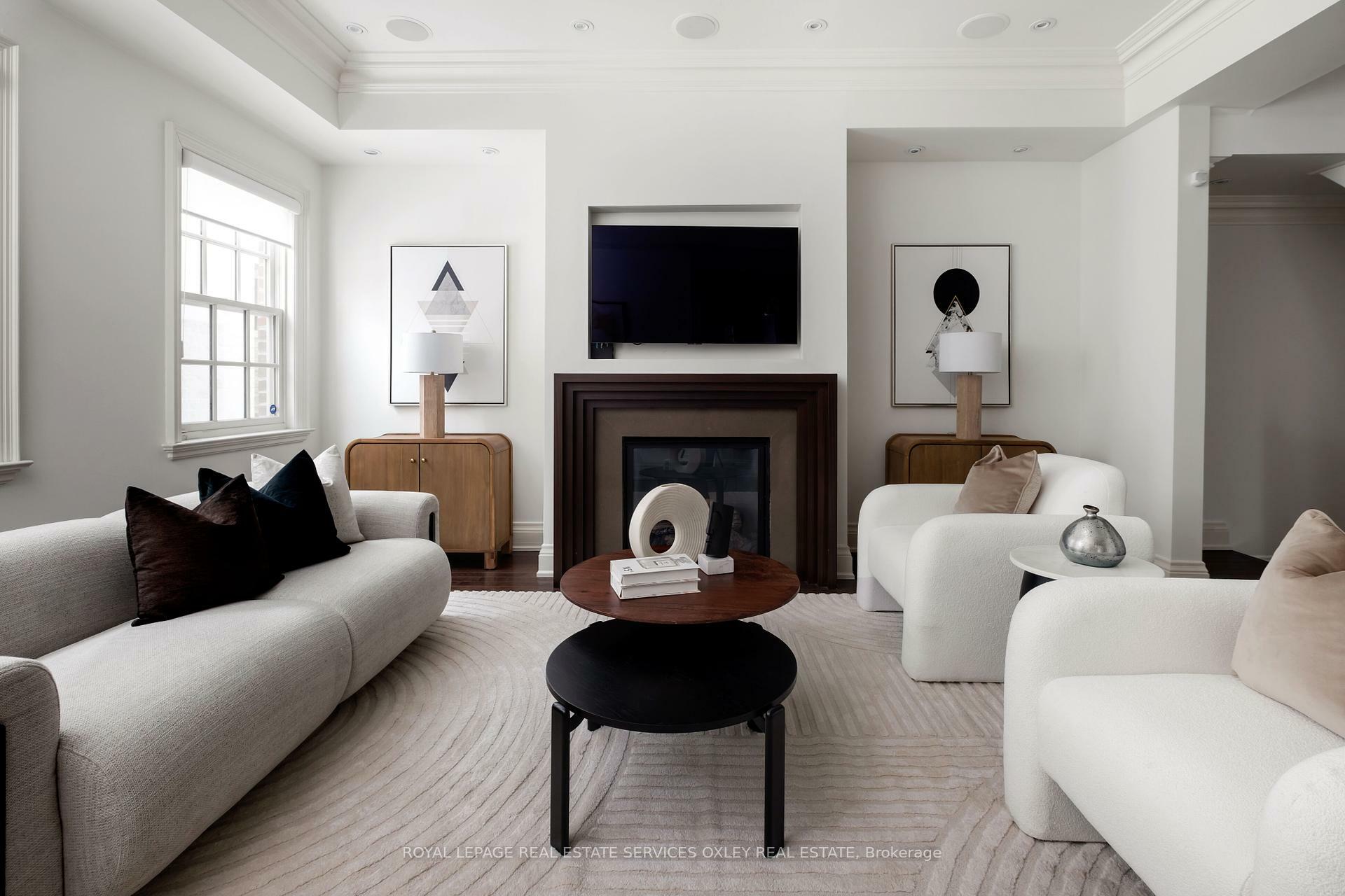 Property Photo: 22 Birch Avenue Th D ON M4V 1C8