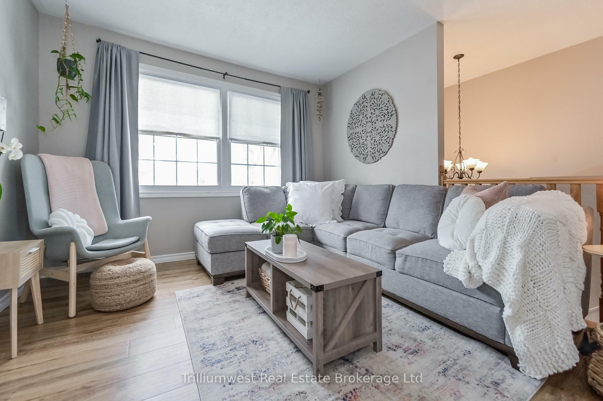 Photo de la propriété: 350 Wellington Street W ON N0G 2L1
