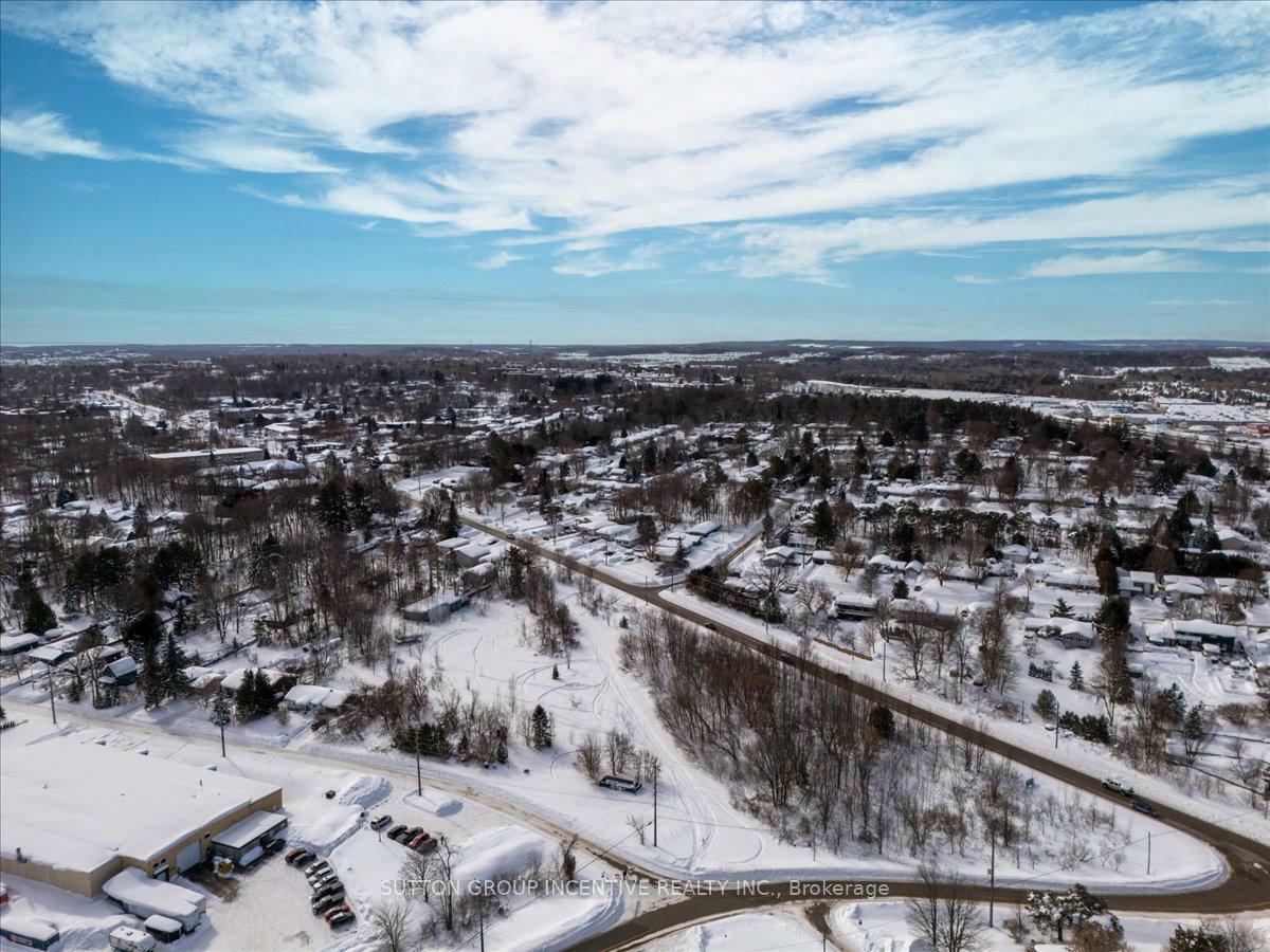 570 Laclie St  Orillia ON L3V 4A9 photo
