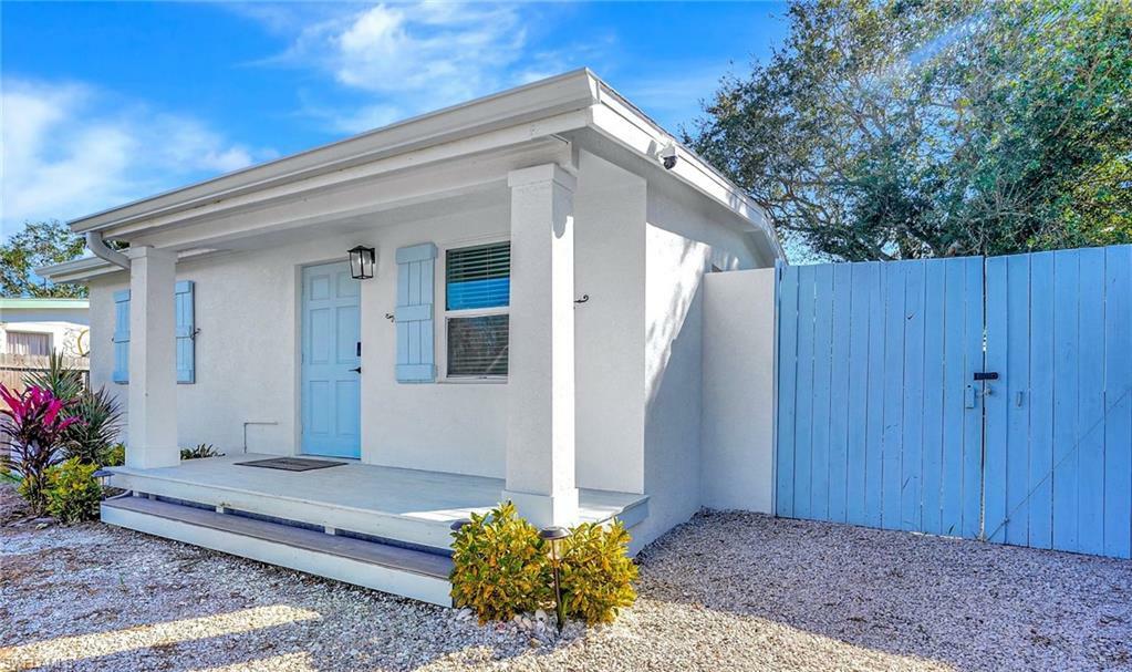 Property Photo: 3100 Connecticut Ave FL 34112