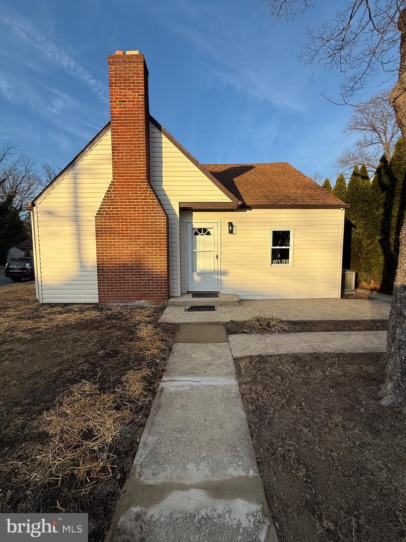 Property Photo:  118 W Van Buren Avenue  DE 19720 