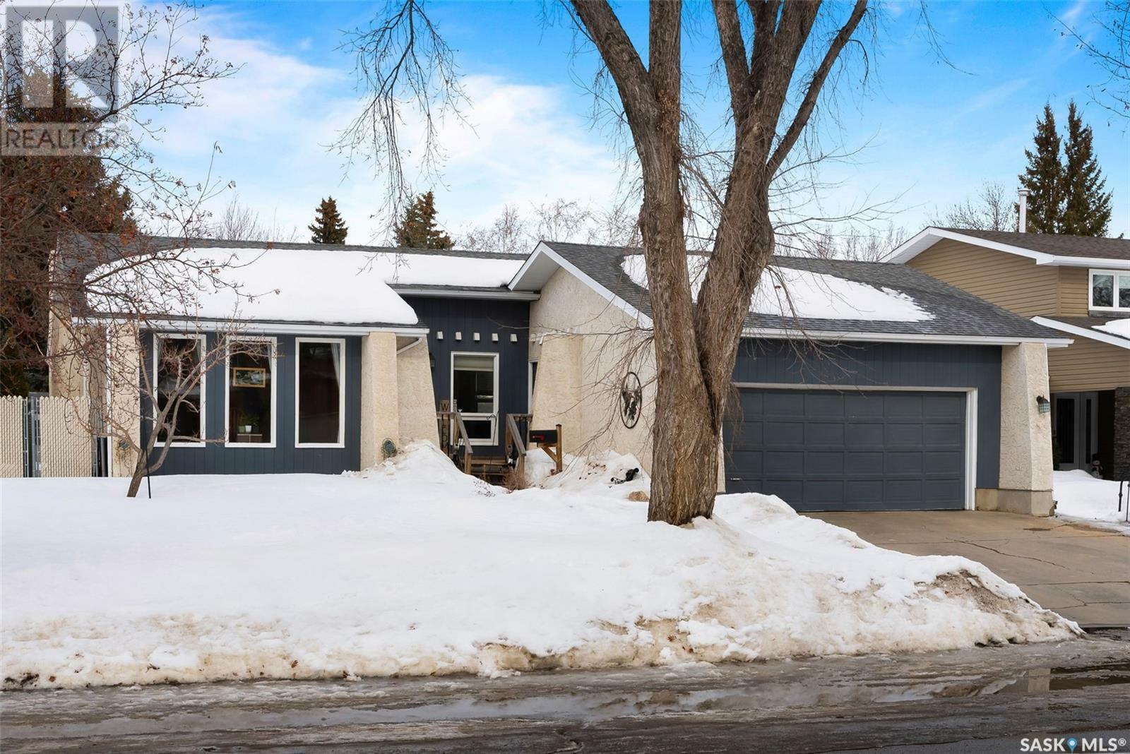 Property Photo:  154 Lincoln Drive  SK S4S 6R4 