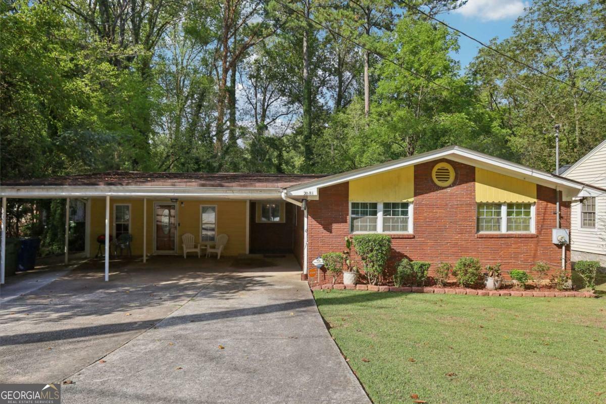 Property Photo:  2081 Beecher Road SW  GA 30311 