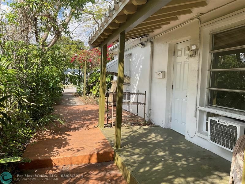 Property Photo:  2025 Taylor St  FL 33020 