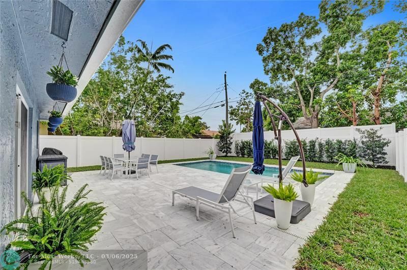 Property Photo:  1280 NE 40th St  FL 33334 