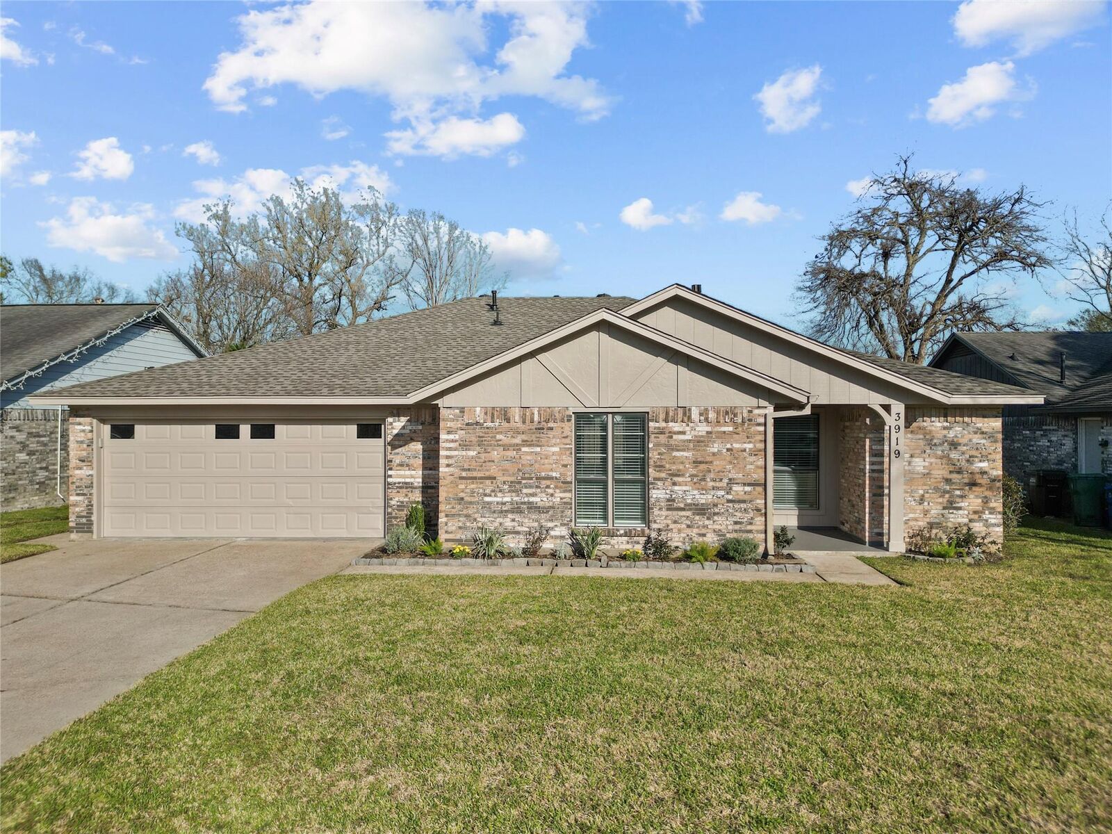 Property Photo: 3919 Willowind Drive TX 77504