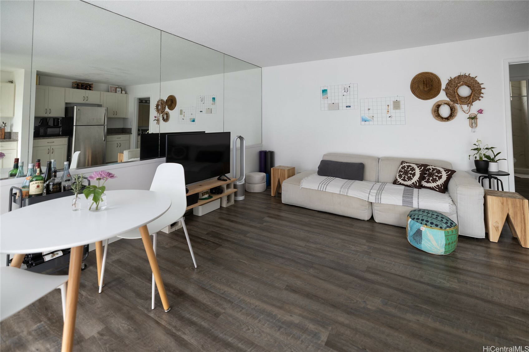 Property Photo: 2328 Seaview Avenue 204 HI 96822
