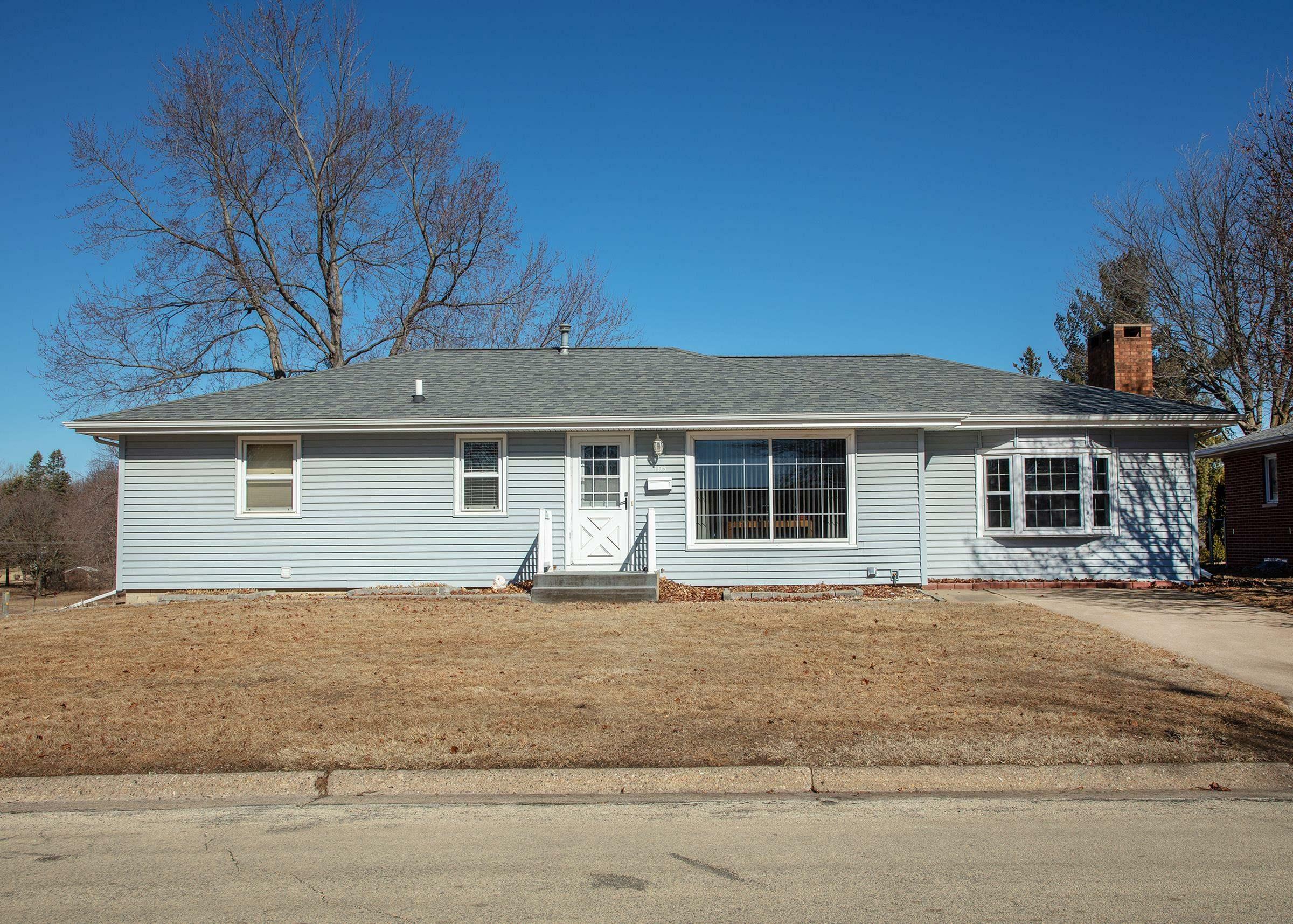 103 Crestwood Avenue  Waverly IA 50677 photo